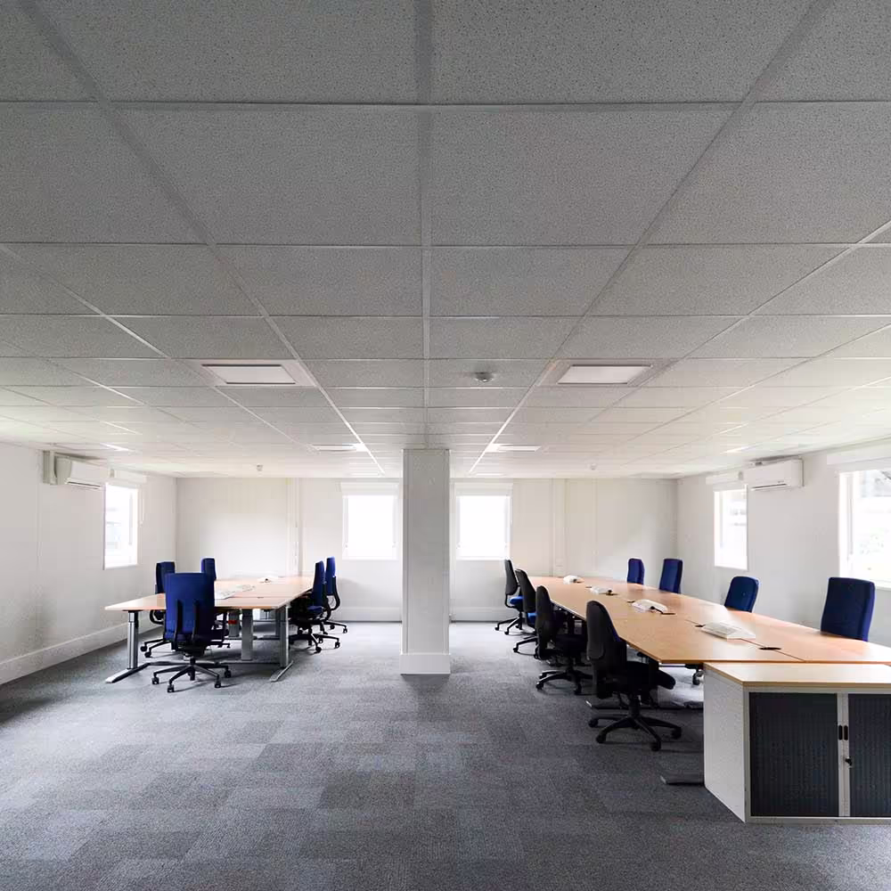 Installation process of modular units forming a multi-storey building under clear sky conditions.